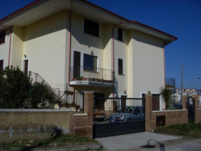 Yellow House San Sostene